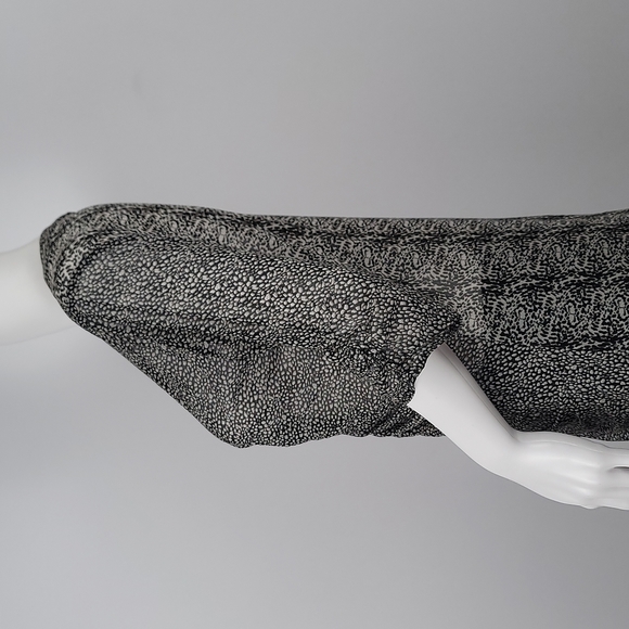 Cabi V Neck Bottom Gethered Placket Blouse - Picture 9 of 16